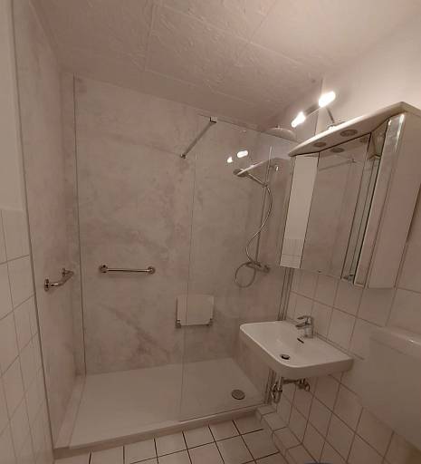 Badsanierung in Wrist mit Wandpanelen (vorher Badewanne drin!) © Enno Makoschey Heizung- und Sanitär GmbH © Enno Makoschey Heizung- und Sanitär GmbH